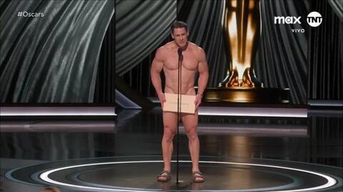 Nam diễn viên khỏa thân trên sân khấu Oscar