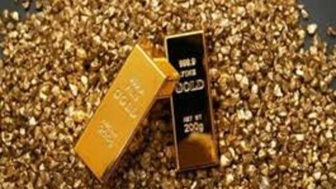 Vàng thế giới vượt 2,400 USD nhờ nhu cầu trú ẩn an toàn
