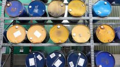 Dầu Brent rớt mốc 83 USD/thùng