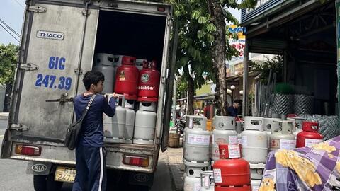 Giá gas tiếp tục tăng thêm 7.000 đồng/bình 12kg