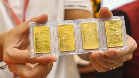 Giá vàng miếng SJC bất ngờ điều chỉnh giảm 500.000 đồng mỗi lượng