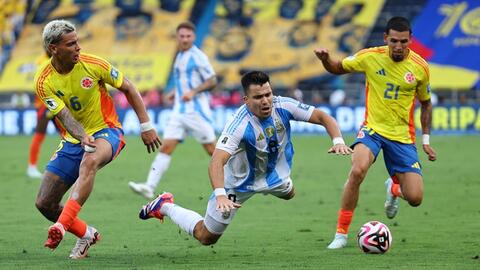 Vắng Messi, Argentina gục ngã trước "đòn thù" Colombia