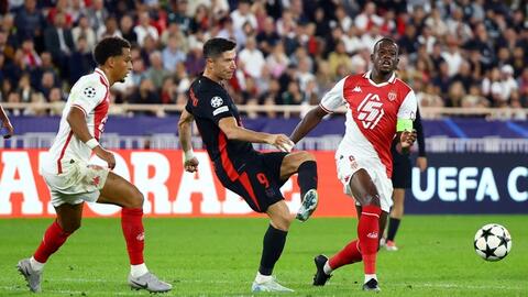 Barcelona thua sốc Monaco, chênh vênh bờ vực play-off Champions League