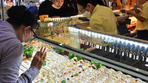 Giá vàng hôm nay, 9-10: Rơi thẳng đứng