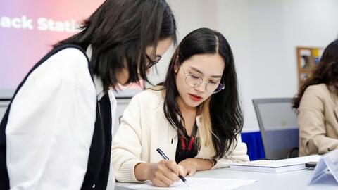 Cắt giảm lương, thưởng: Đi hay ở?