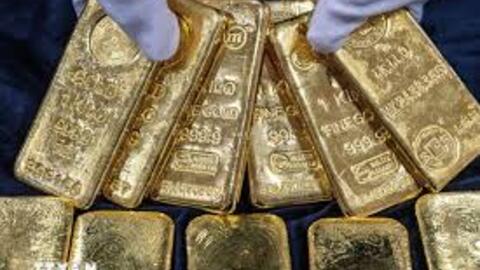 Vàng thế giới tăng 3% nhờ đồng USD yếu và nhu cầu trú ẩn an toàn