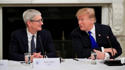 Ông Donald Trump đưa ra yêu cầu đặc biệt về iPhone với CEO Apple