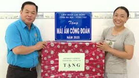 Trao Mái ấm Công đoàn cho giáo viên có hoàn cảnh khó khăn
