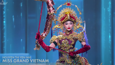 Yến Nhi trình diễn trang phục dân tộc nặng 30kg tại Miss Grand International