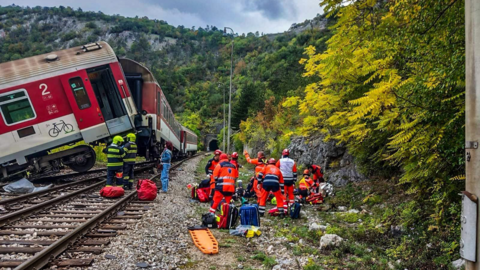 Tàu tốc hành đâm nhau ở Slovakia, ít nhất 20 người bị thương