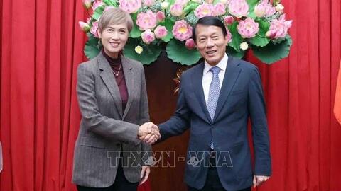 <a href="/hoi-nhap" title="Hội nhập" rel="dofollow">Hội nhập</a>