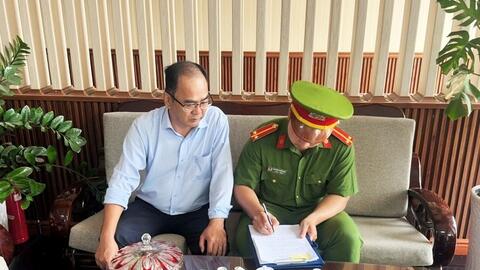 <a href="/chinh-sach-phap-luat" title="Chính sách - Pháp luật" rel="dofollow">Chính sách - Pháp luật</a>