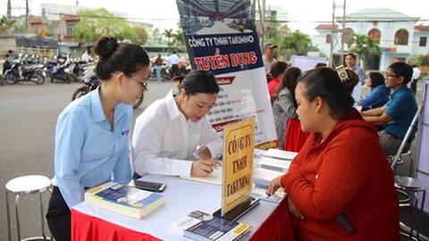 <a href="/thi-truong" title="Thị trường" rel="dofollow">Thị trường</a>