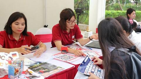 <a href="/hoi-nhap" title="Hội nhập" rel="dofollow">Hội nhập</a>