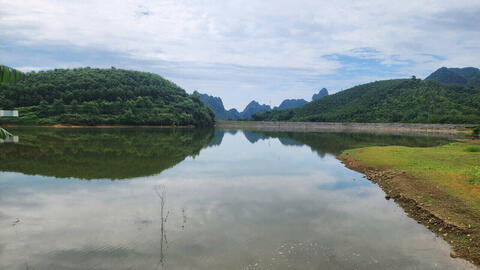 <a href="/thi-truong" title="Thị trường" rel="dofollow">Thị trường</a>