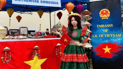 <a href="/hoi-nhap" title="Hội nhập" rel="dofollow">Hội nhập</a>