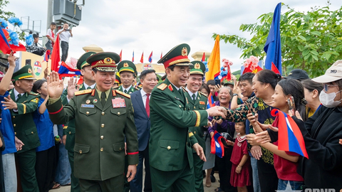 <a href="/hoi-nhap" title="Hội nhập" rel="dofollow">Hội nhập</a>