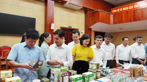 <a href="/thi-truong" title="Thị trường" rel="dofollow">Thị trường</a>
