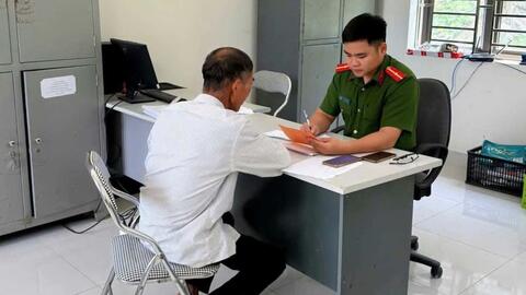 <a href="/chinh-sach-phap-luat" title="Chính sách - Pháp luật" rel="dofollow">Chính sách - Pháp luật</a>