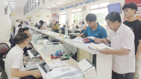 <a href="/chinh-sach-phap-luat" title="Chính sách - Pháp luật" rel="dofollow">Chính sách - Pháp luật</a>