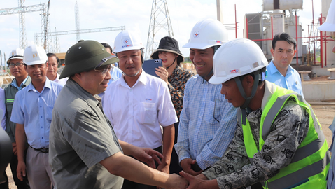 Chùm ảnh: Thủ tướng Chính phủ kiểm tra tiến độ, động viên người lao động thi công Dự án Đường dây 500kV mạch 3