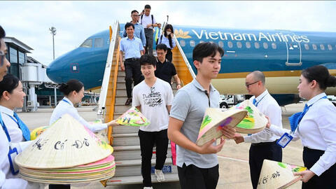 Động lực tăng trưởng từ ngành hàng không, du lịch