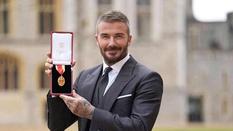 Gia đình David Beckham mâu thuẫn, con trai cả vắng mặt ngày phong tước