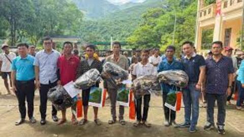 Chung một tấm lòng giúp người dân vùng lũ thêm vững vàng