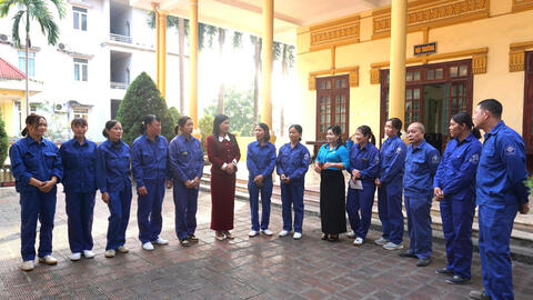 Trao 1.506 suất quà hỗ trợ đoàn viên Lào Cai bị ảnh hưởng mưa bão