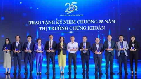 PV Drilling được vinh danh 3 hạng mục tại Cuộc bình chọn Doanh nghiệp niêm yết 2025