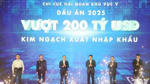 Lần đầu tiên kim ngạch xuất nhập khẩu tại Hải quan Khu vực V vượt mốc 200 tỷ USD