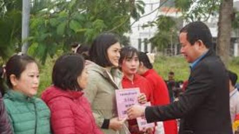 Hà Nội trao tặng gần 90.000 suất quà Tết cho người có hoàn cảnh khó khăn