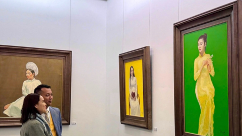 Chiêm ngưỡng hình ảnh thiếu nữ Việt qua triển lãm ‘Giữa Sắc và Không’