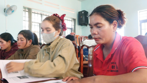 Thoát nghèo từ giảm nghèo thông tin: Cách làm của Đắk Lắk