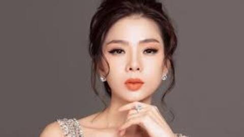 Lệ Quyên văng tục vẫn đắt show