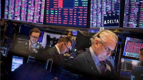 Phố Wall sụt giảm sâu nhất trong 3 tháng