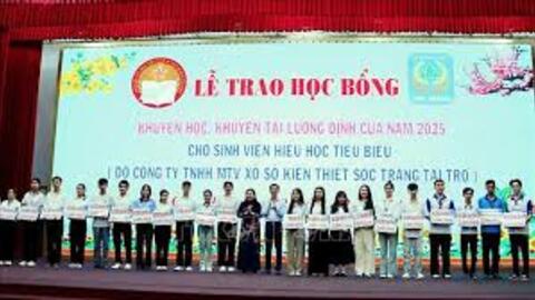 Tiếp sức cho sinh viên hiếu học tiêu biểu