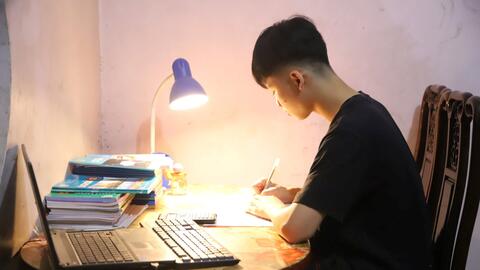 Xuyên Tết luyện đề, học sinh cuối cấp dồn lực cho kỳ thi quan trọng