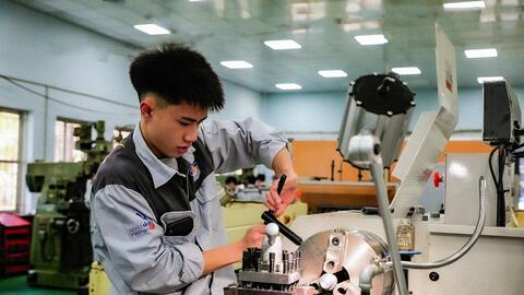 Bắt tay nhà trường - doanh nghiệp: Khi lớp học mở ra ... công trường