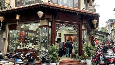 Giá bạc hôm nay 17/2: Thế giới giảm hơn 2 USD, bạc Phú Quý vẫn ‘đứng giá’