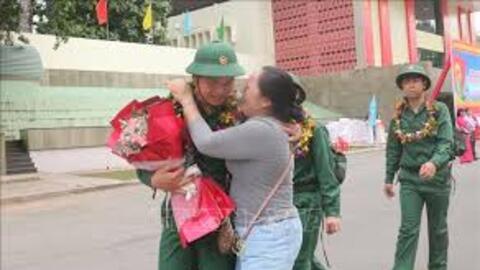 Quan tâm, chăm lo đời sống vật chất, tinh thần cho gia đình có con em nhập ngũ