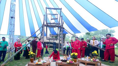 Độc đáo hoạt động 'Vui hội ví đu' của người Mường tại Làng Văn hóa