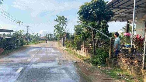 Gần 800 hộ dân được hỗ trợ khắc phục bụi do xe chở đất gây ra