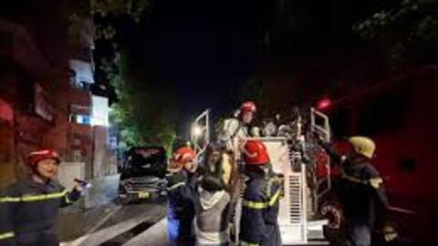 Cứu 5 người mắc kẹt trong vụ cháy nhà ở Thành phố Hồ Chí Minh