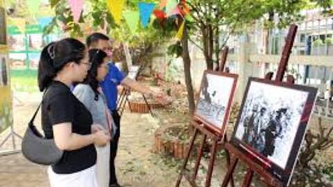 Triển lãm ảnh “Lâm Đồng - viết tiếp bản hùng ca” thu hút đông đảo công chúng