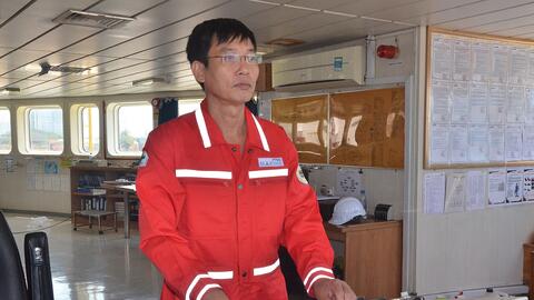 Những người bám biển giữa trùng khơi