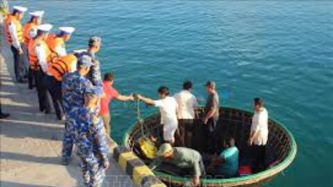 Cấp cứu ngư dân bị đột quỵ ở Trường Sa