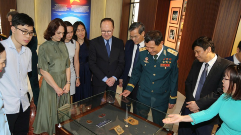 Trưng bày “Chuyến bay Liên hợp 37 - Biểu tượng hợp tác vũ trụ Việt Nam - Liên bang Nga”