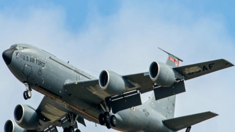 Lộ hình ảnh máy bay Mỹ đầy miếng vá khi về từ Trung Đông