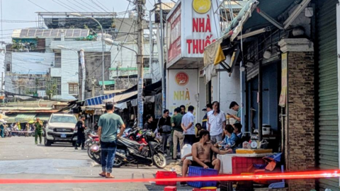 Giải cứu an toàn cháu bé mắc kẹt trong vụ cháy khiến 2 người tử vong ở TPHCM